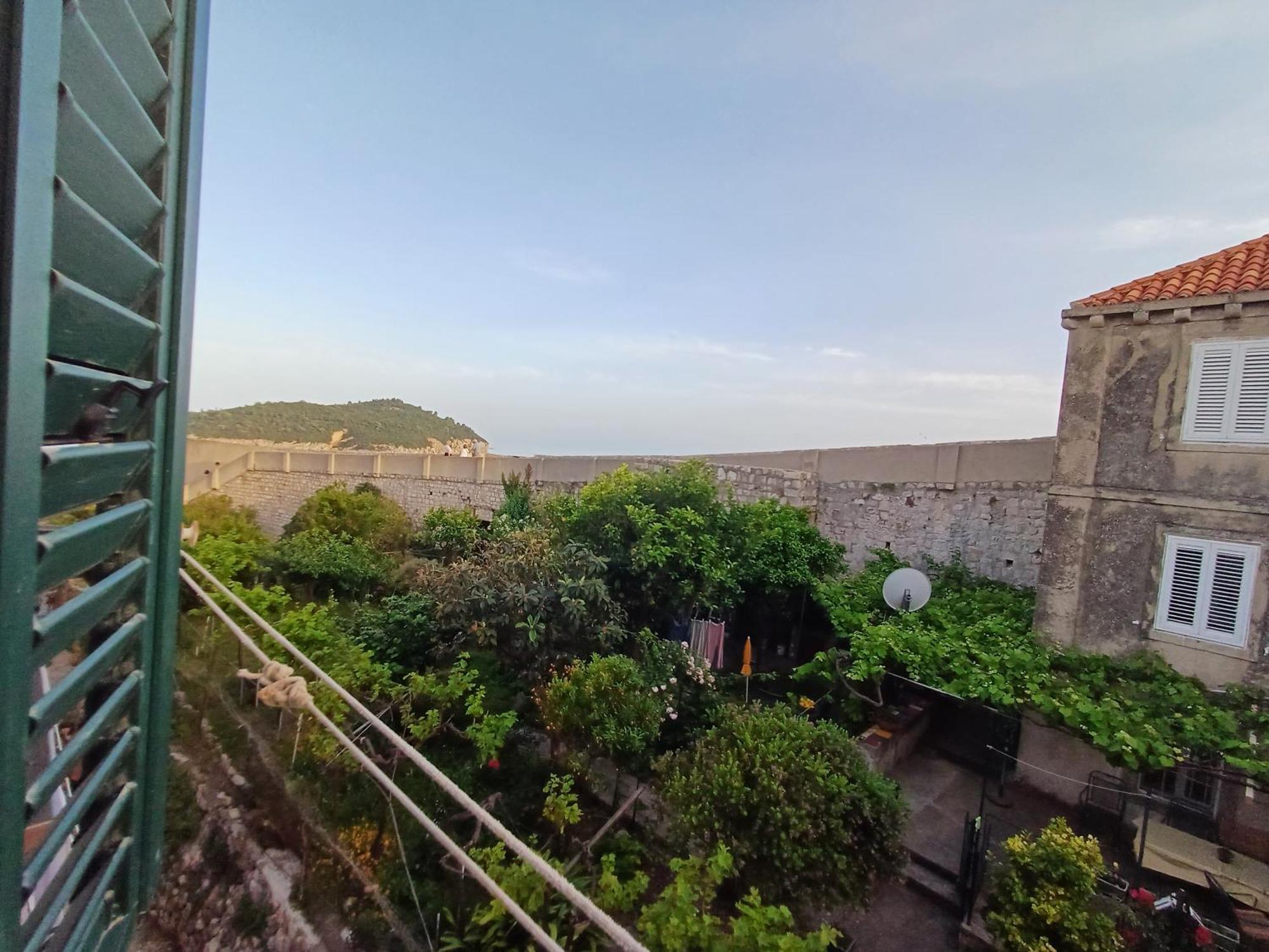City Walls Hostel ดูบรอฟนิก ภายนอก รูปภาพ
